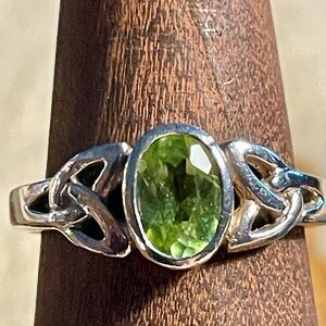 Beautiful Peridot Celtic work  Stamped 925 2.4gm maker mark Irish made SZ 6.5